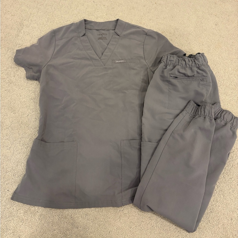 Jaanuu Charcoal Scrub Set